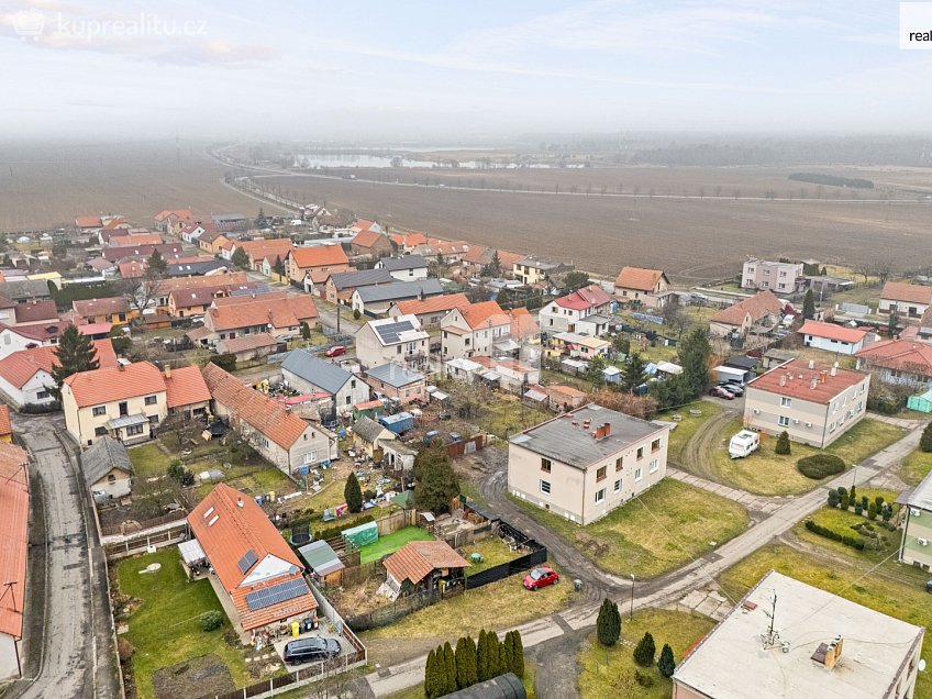 Prodej bytu 3+1 88 m^2 Bytovky, Veltruby 