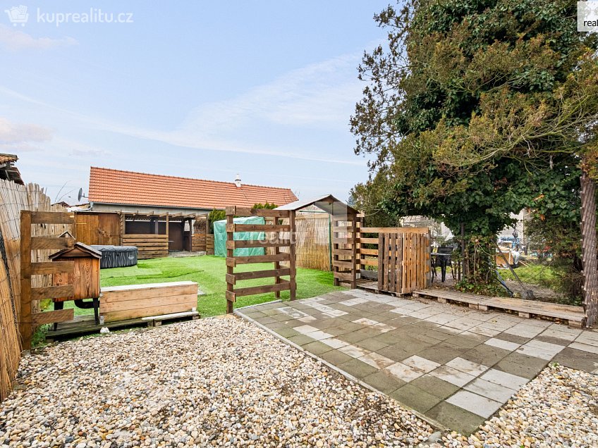 Prodej bytu 3+1 88 m^2 Bytovky, Veltruby 