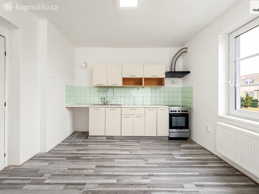 Prodej bytu 3+1 88 m^2 Bytovky, Veltruby 