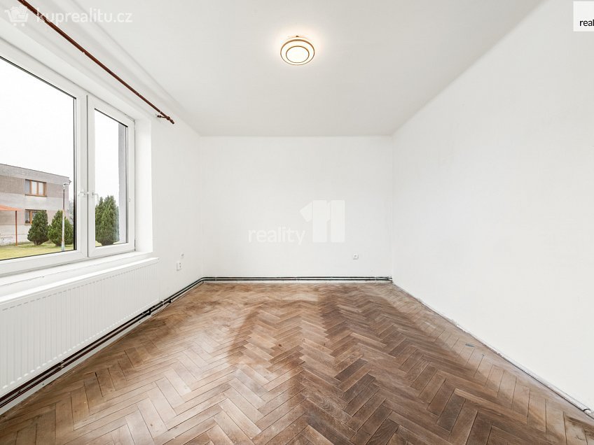 Prodej bytu 3+1 88 m^2 Bytovky, Veltruby 