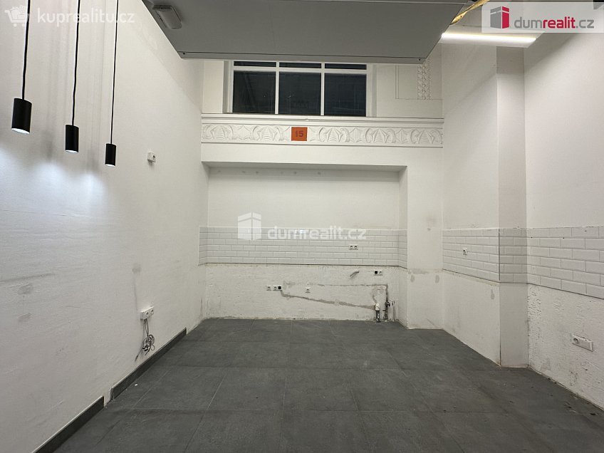 Pronájem  obchodních prostor 14 m^2 Nádražní, Brno 