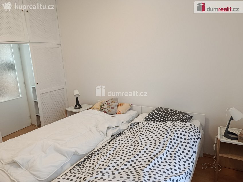 Pronájem bytu 2+1 44 m^2 Jenečská, Praha 6 