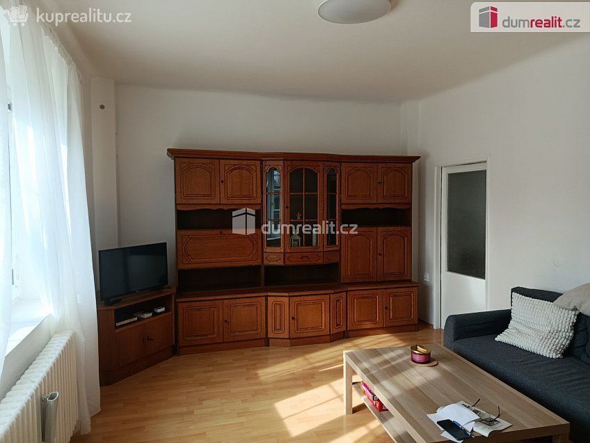 Pronájem bytu 2+1 44 m^2 Jenečská, Praha 6 