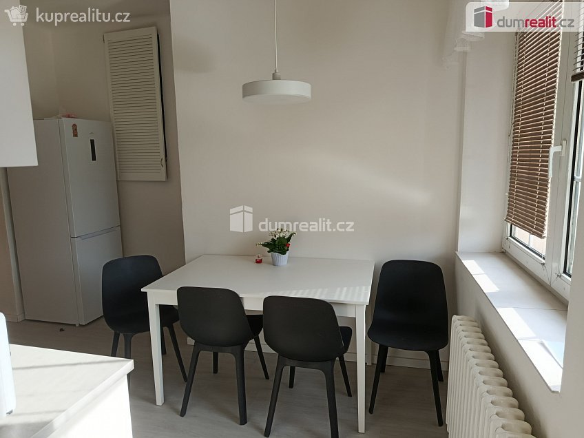 Pronájem bytu 2+1 44 m^2 Jenečská, Praha 6 