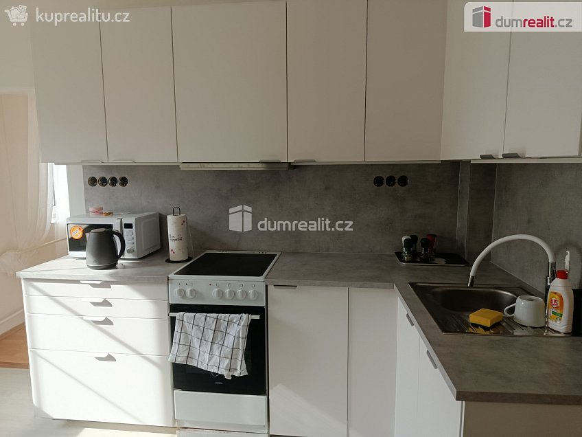 Pronájem bytu 2+1 44 m^2 Jenečská, Praha 6 