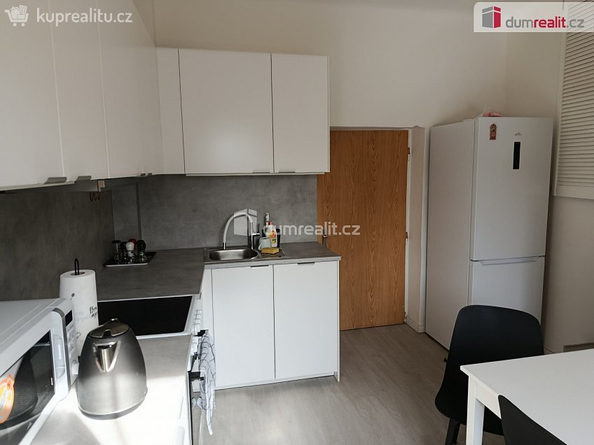 Pronájem bytu 2+1 44 m^2 Jenečská, Praha 6 