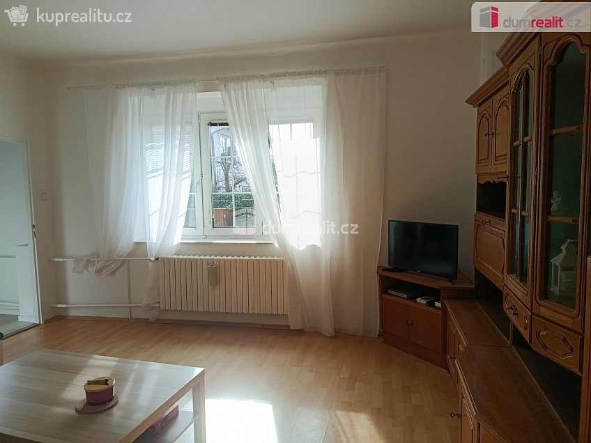 Pronájem bytu 2+1 44 m^2 Jenečská, Praha 6 