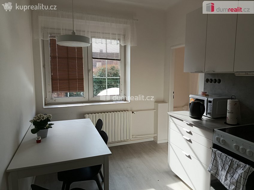 Pronájem bytu 2+1 44 m^2 Jenečská, Praha 6 