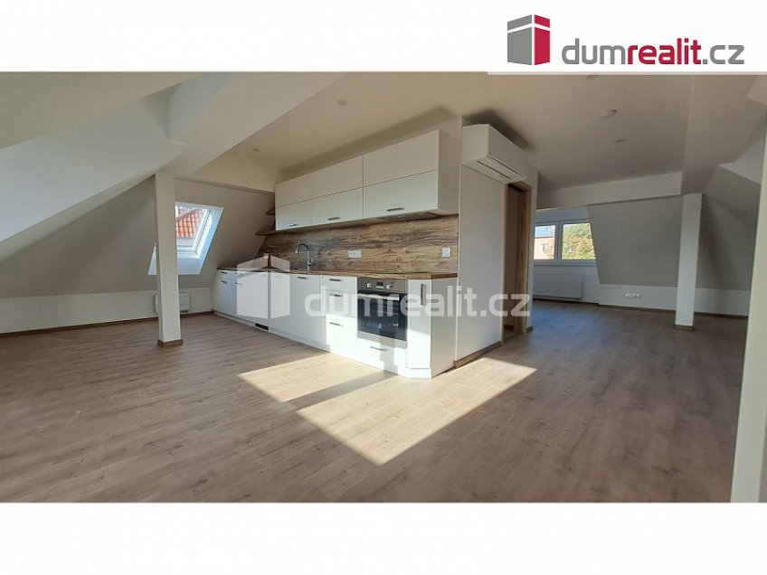 Pronájem bytu 1+kk 74 m^2 Nad pískovnou, Praha 4 