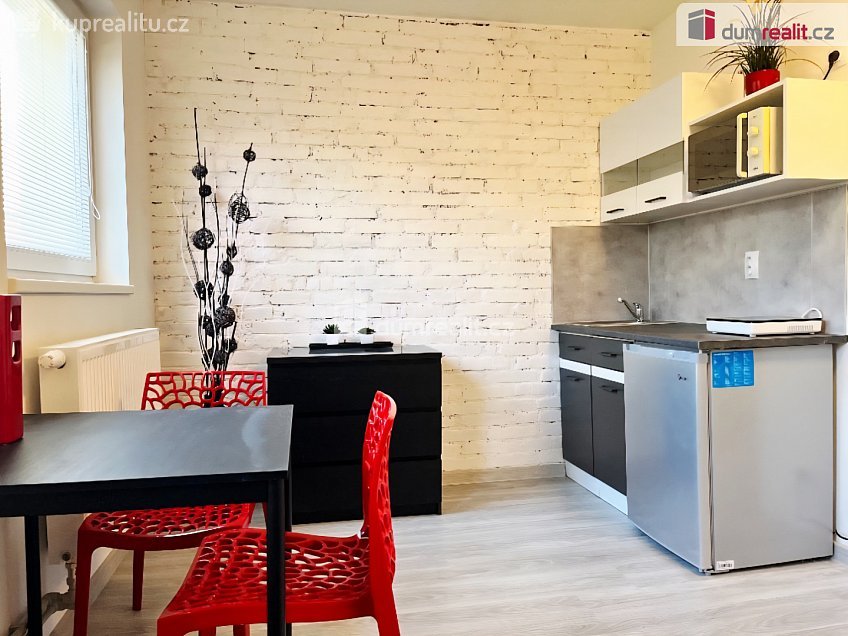 Pronájem bytu 1+kk 18 m^2 K zahradě, Kačice 