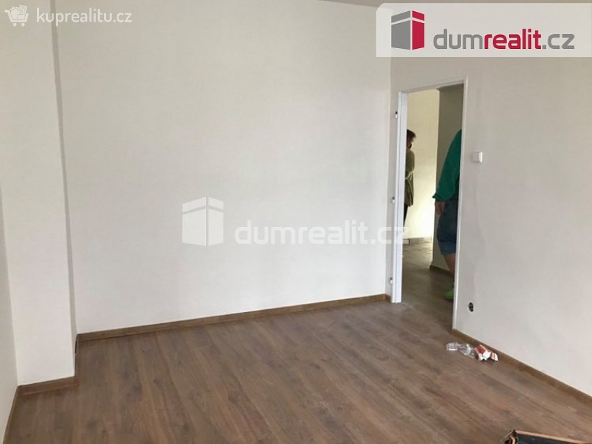 Pronájem bytu - pokoj 17 m^2 Generála Janouška, Praha 14 