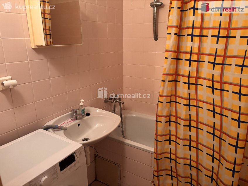 Pronájem bytu - pokoj 17 m^2 Dygrýnova, Praha 14 