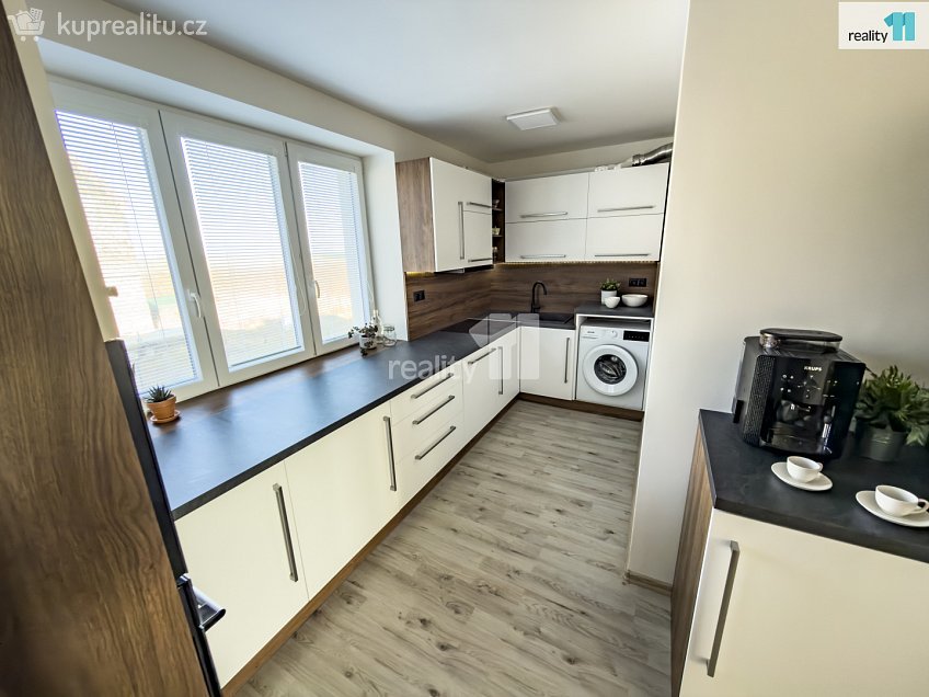 Prodej bytu 3+kk 64 m^2 Lošany, Lošany 