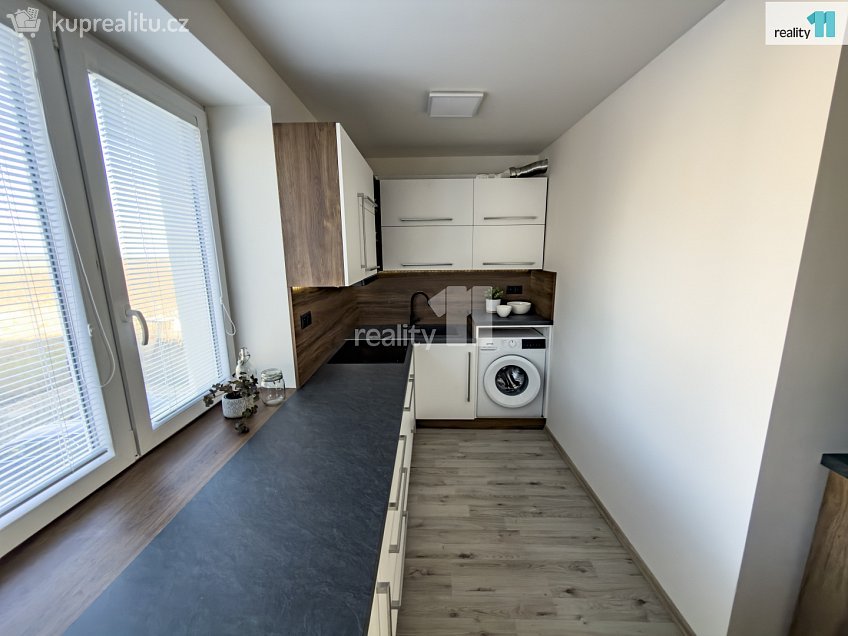 Prodej bytu 3+kk 64 m^2 Lošany, Lošany 