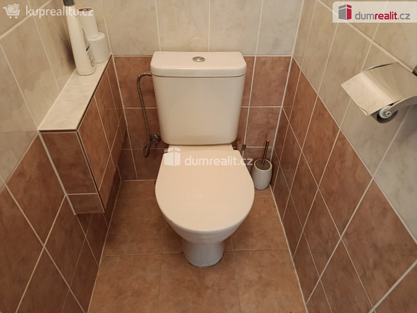 Pronájem bytu 2+kk 43 m^2 Urbánkova, Praha 12 