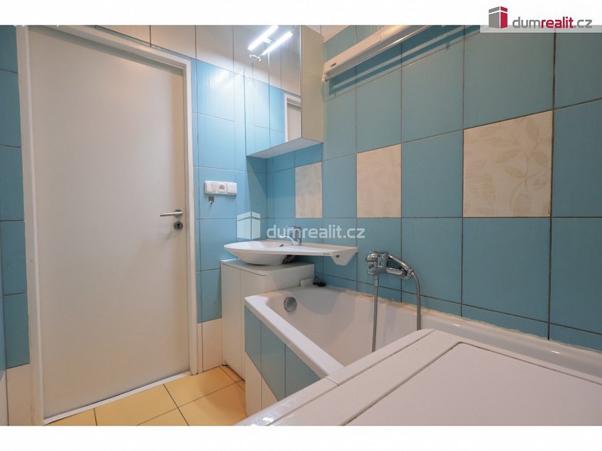 Pronájem bytu 2+kk 42 m^2 Malkovského, Praha 18 