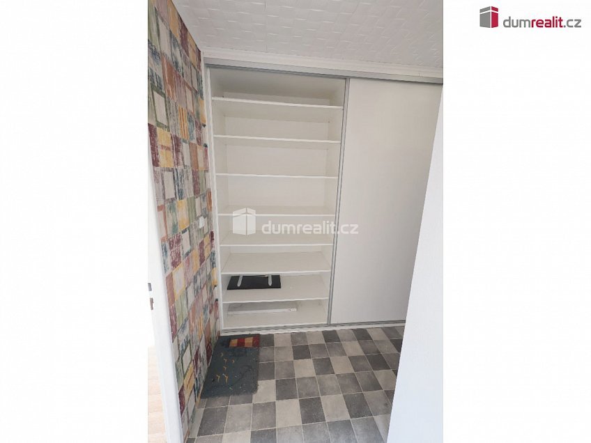 Pronájem bytu 2+kk 42 m^2 Malkovského, Praha 18 