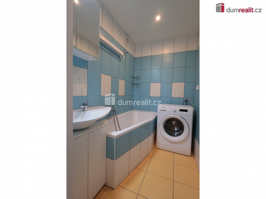 Pronájem bytu 2+kk 42 m^2 Malkovského, Praha 18 