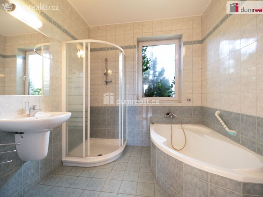 Prodej  rodinného domu 253 m^2 Dolní Třebonín, Dolní Třebonín 