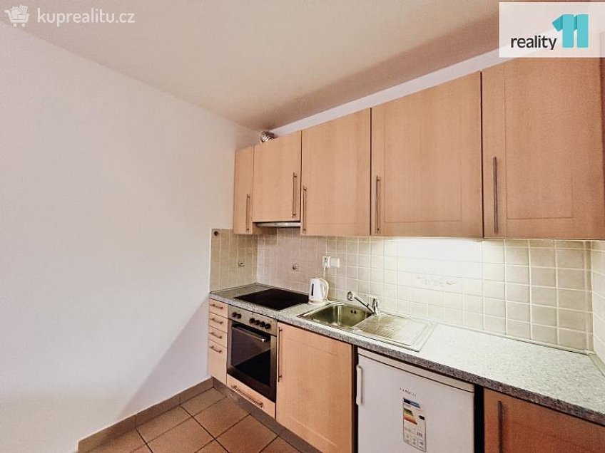 Pronájem bytu 1+kk 50 m^2 Pod Bohdalcem I, Praha 10 