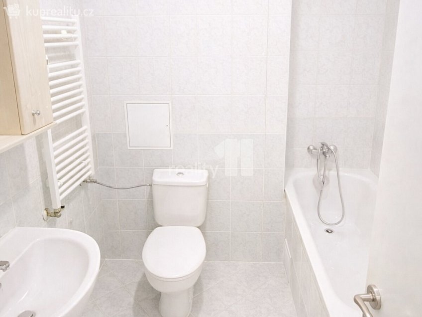 Pronájem bytu 1+kk 50 m^2 Pod Bohdalcem I, Praha 10 