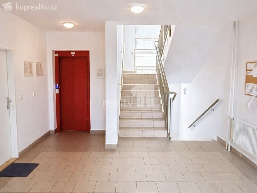 Pronájem bytu 1+kk 50 m^2 Pod Bohdalcem I, Praha 10 