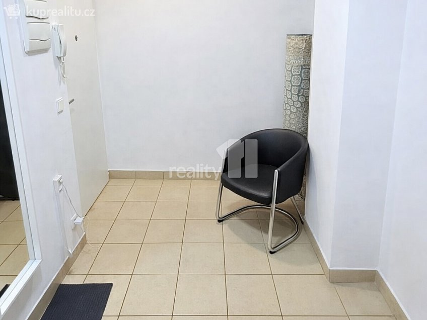 Pronájem bytu 1+kk 50 m^2 Pod Bohdalcem I, Praha 10 