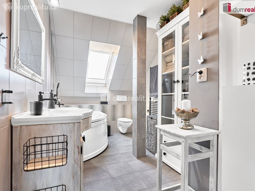 Prodej bytu 4+1 92 m^2 Příčná, Karlovy Vary 