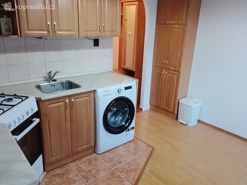 Pronájem bytu 1+1 36 m^2 Jezdecká, Děčín 