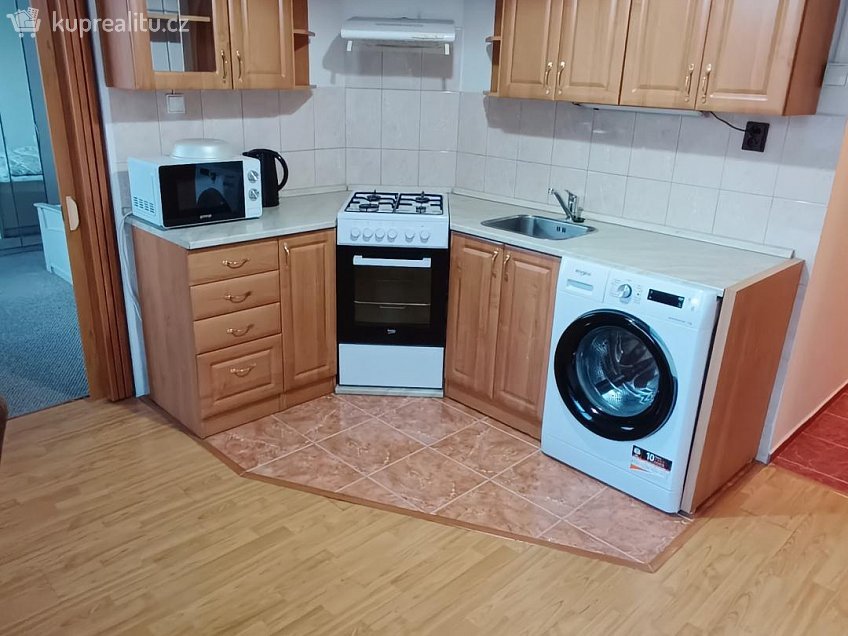 Pronájem bytu 1+1 36 m^2 Jezdecká, Děčín 