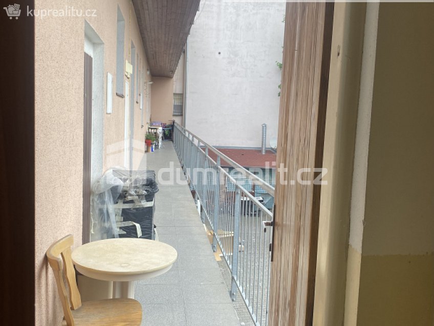 Pronájem bytu 1+1 40 m^2 Zenklova, Praha 8 