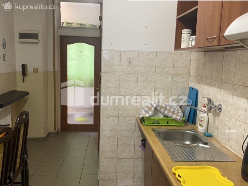 Pronájem bytu 1+1 40 m^2 Zenklova, Praha 8 