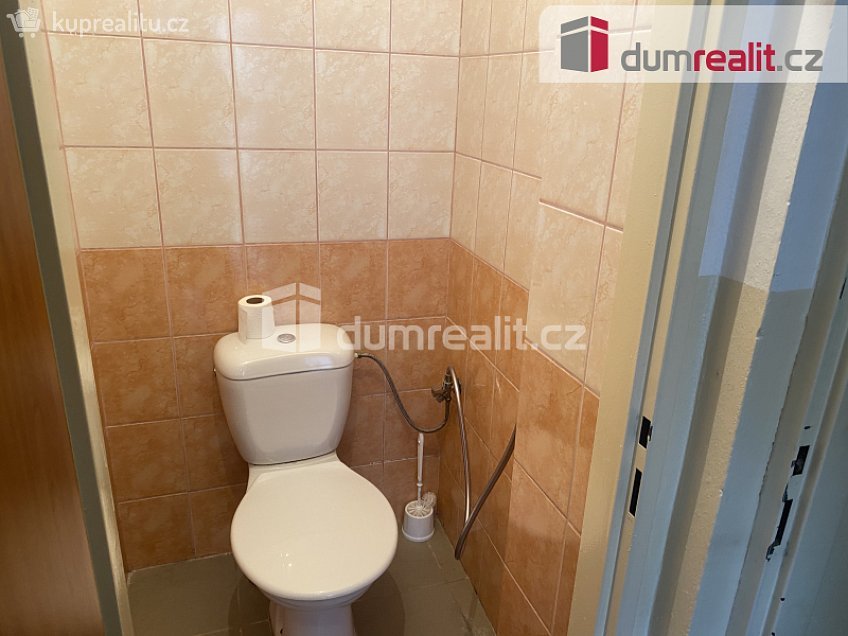 Pronájem bytu 1+1 40 m^2 Zenklova, Praha 8 