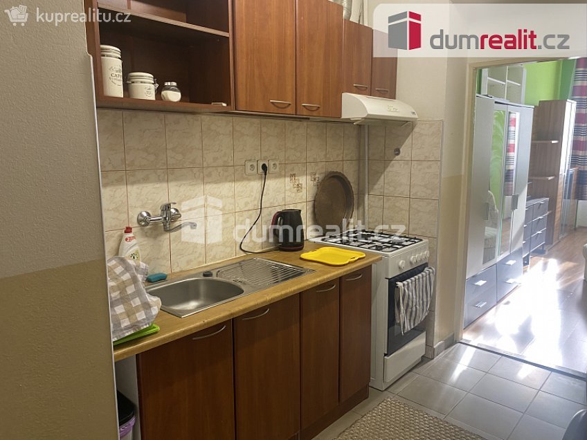 Pronájem bytu 1+1 40 m^2 Zenklova, Praha 8 