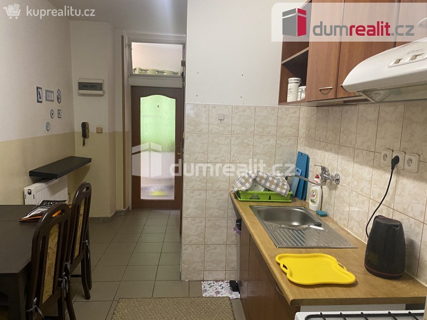 Pronájem bytu 1+1 40 m^2 Zenklova, Praha 8 