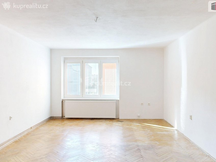 Prodej bytu 1+1 51 m^2 náměstí Svaté Hedviky, Opava 