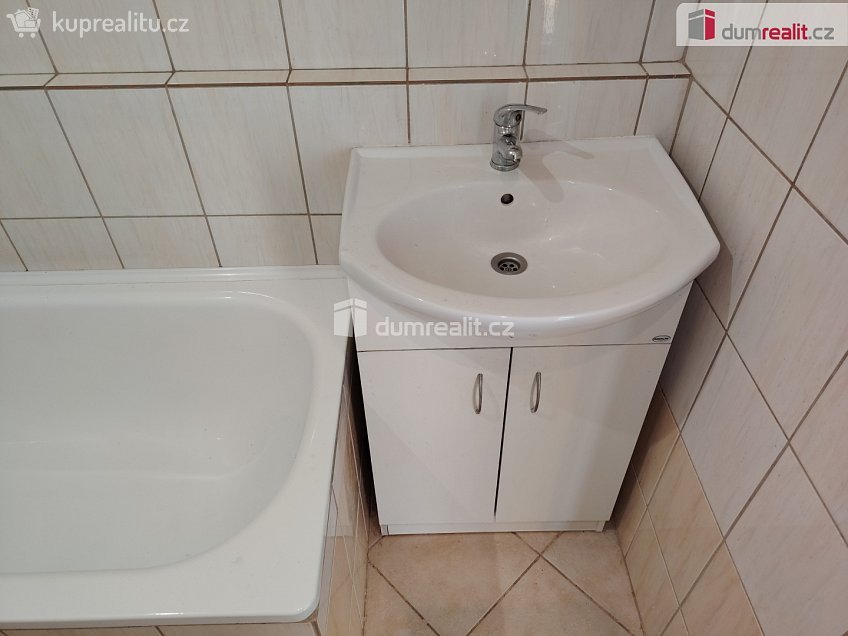 Pronájem bytu 1+kk 19 m^2 Jezdecká, Děčín 