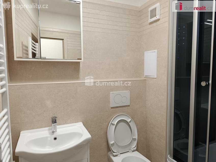 Pronájem bytu 1+kk 30 m^2 Karla Čapka, Děčín 