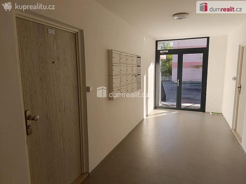 Pronájem bytu 1+kk 30 m^2 Karla Čapka, Děčín 