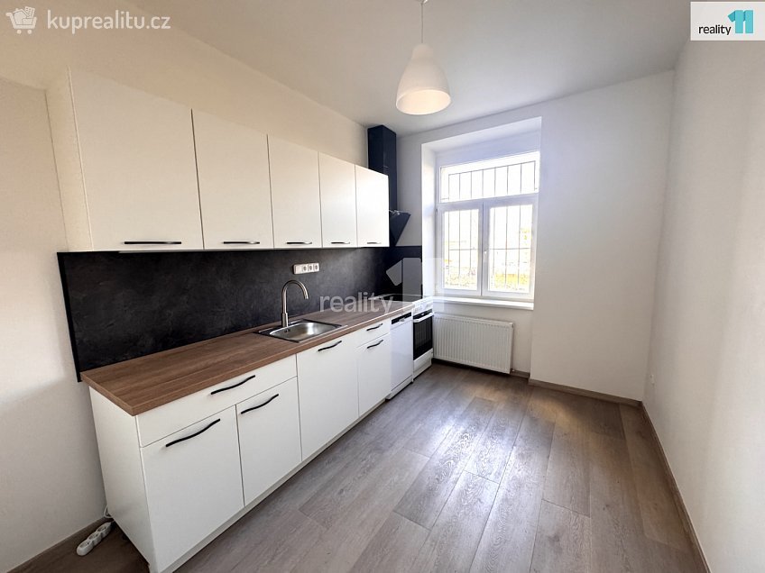 Pronájem bytu 1+1 47 m^2 Hanusova, Praha 4 