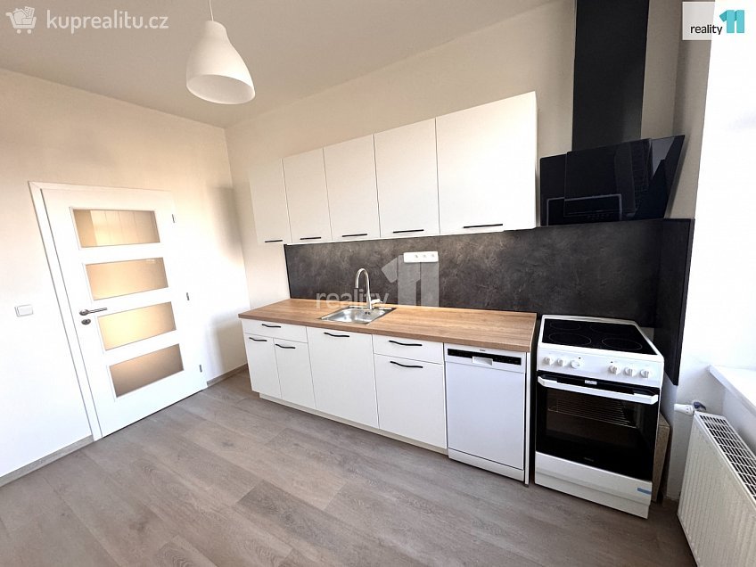 Pronájem bytu 1+1 47 m^2 Hanusova, Praha 4 