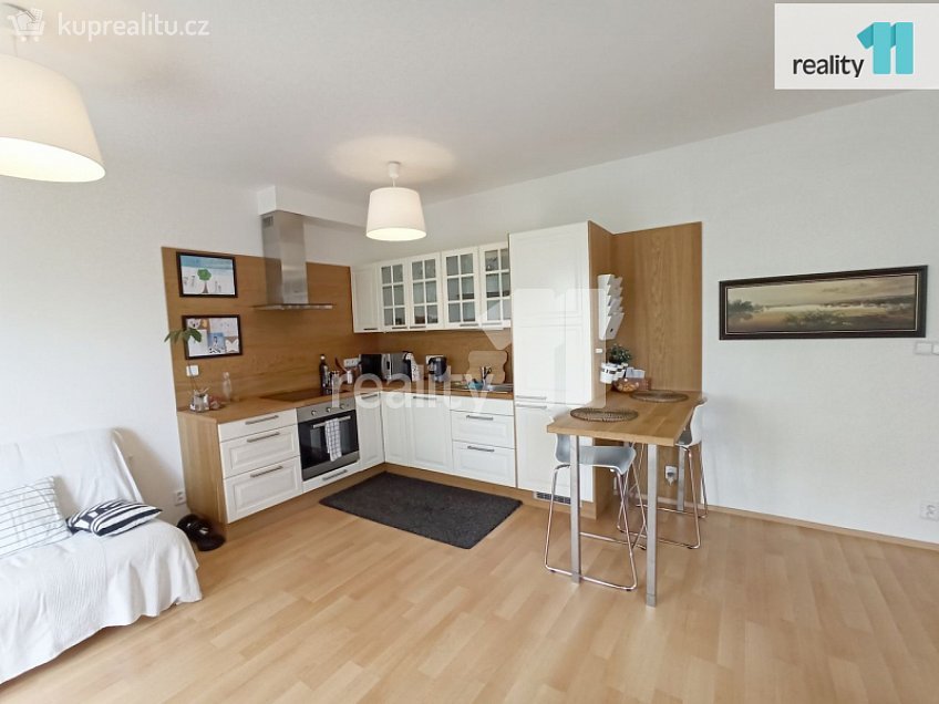 Pronájem bytu 1+kk 38 m^2 Pavla Beneše, Praha 18 