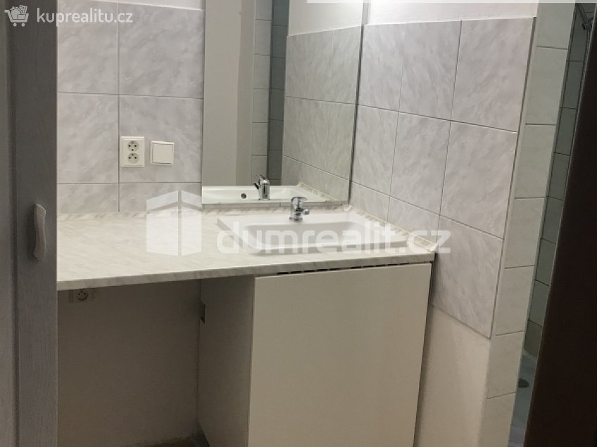 Pronájem bytu 1+kk 25 m^2 Šaldova, Praha 8 