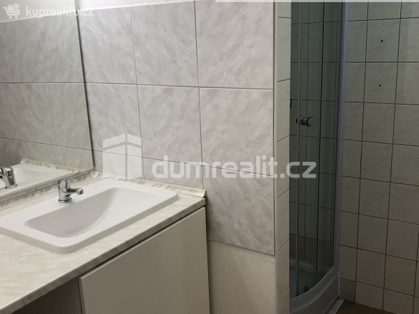 Pronájem bytu 1+kk 25 m^2 Šaldova, Praha 8 