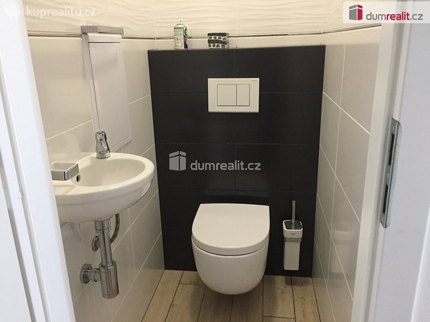 Pronájem bytu 3+1 63 m^2 Železniční, Český Krumlov 