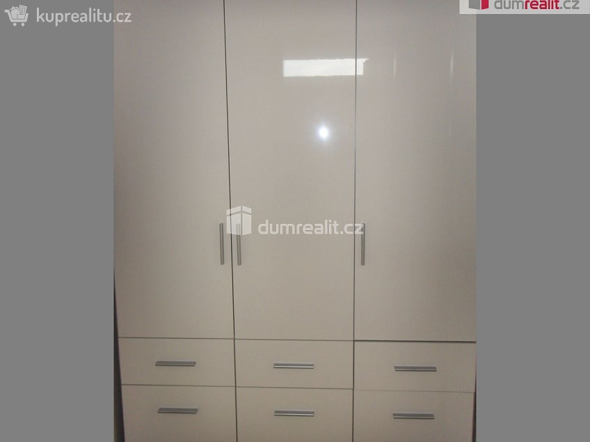 Pronájem bytu 1+kk 25 m^2 Za luhem, Praha-Dolní Počernice 