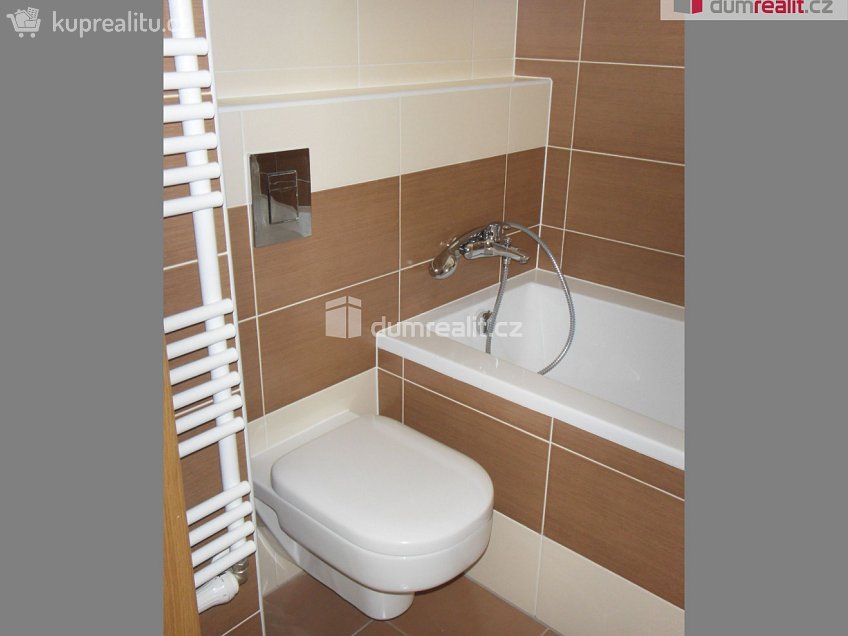 Pronájem bytu 1+kk 25 m^2 Za luhem, Praha-Dolní Počernice 