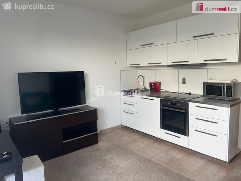 Pronájem bytu 1+kk 25 m^2 Za luhem, Praha-Dolní Počernice 