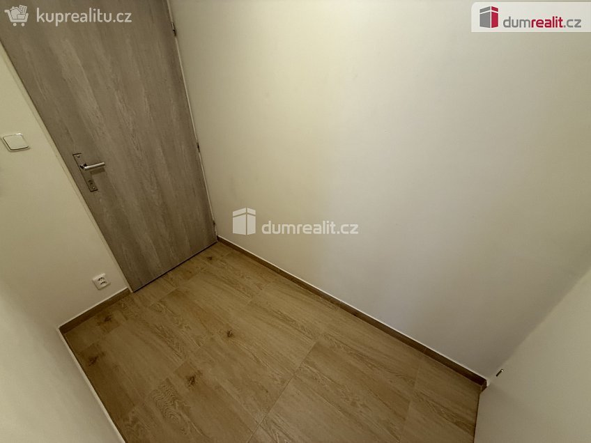 Pronájem bytu 1+kk 48 m^2 Na Valentince, Praha 5 