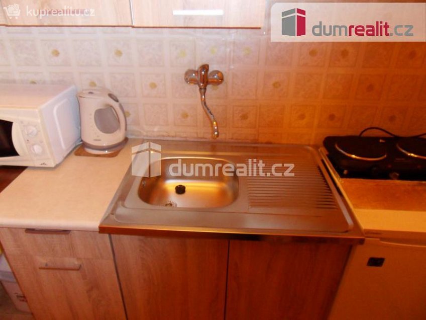 Pronájem bytu 1+kk 34 m^2 U hranic, Praha 10 